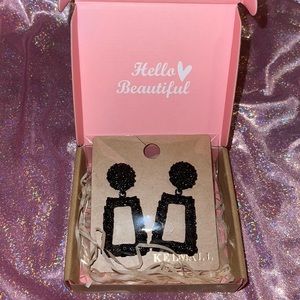 Black rectangle Dangle earrings